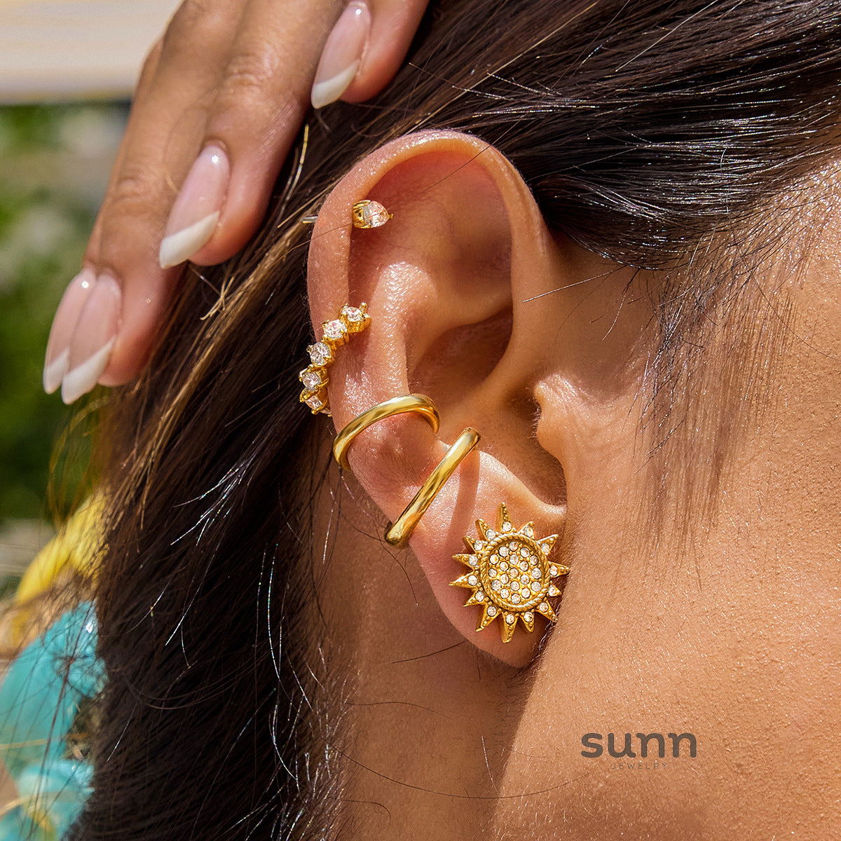 Skylie Rhinestone Sun Hoops [AWPFZI4K]