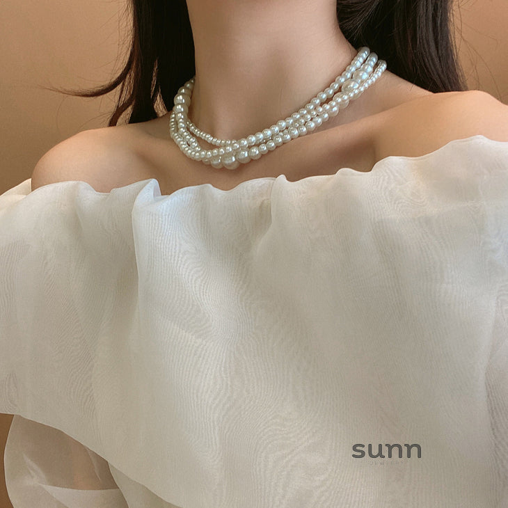 Skylie Triple Strand Pearl Necklace [TRV6KQ79]