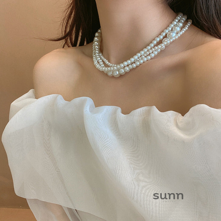 Skylie Triple Strand Pearl Necklace [UU57FYHI]