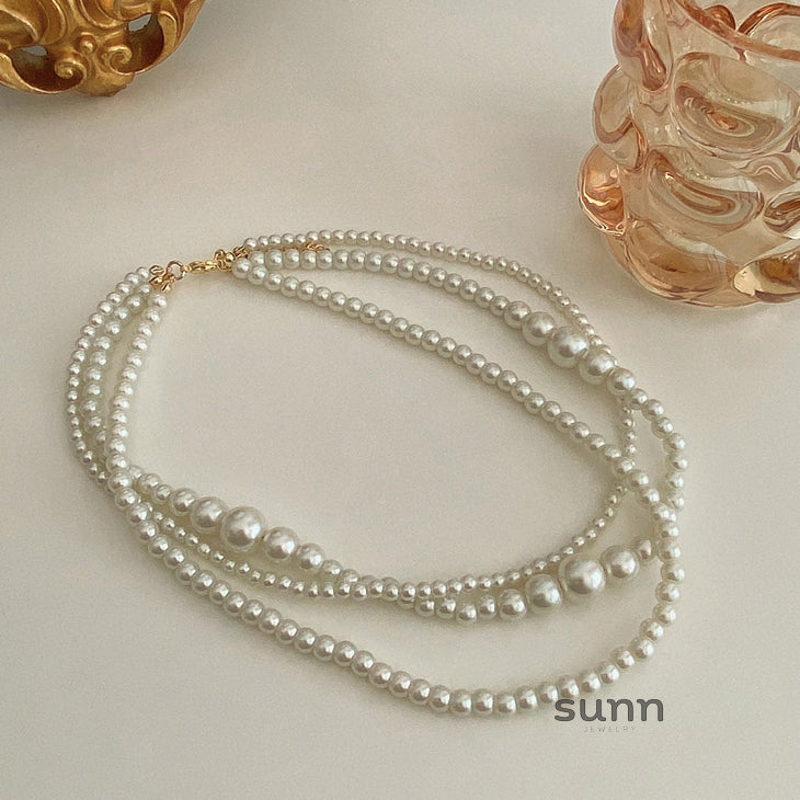 Skylie Triple Strand Pearl Necklace [Z6DPEO5T]