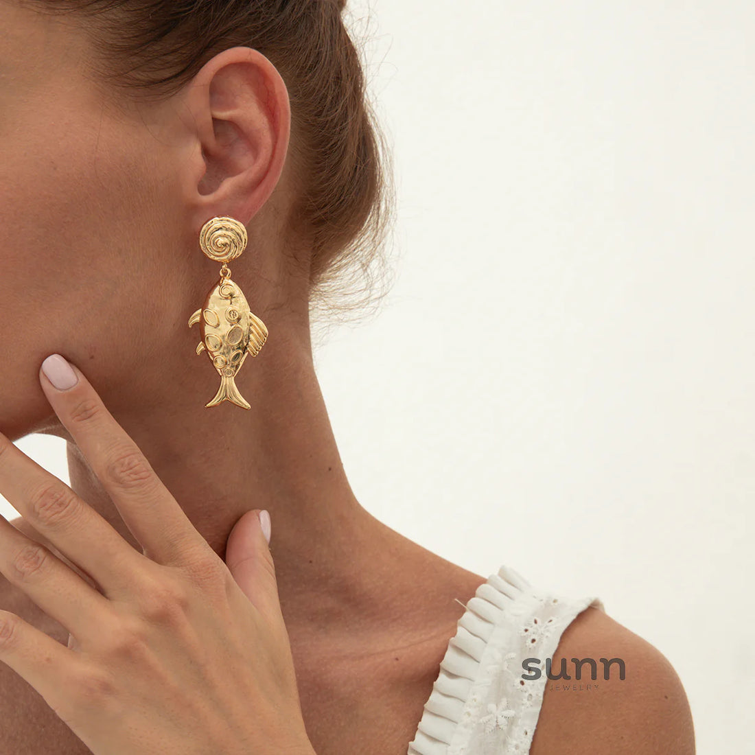 Skylin Fish Thread Stud Earrings