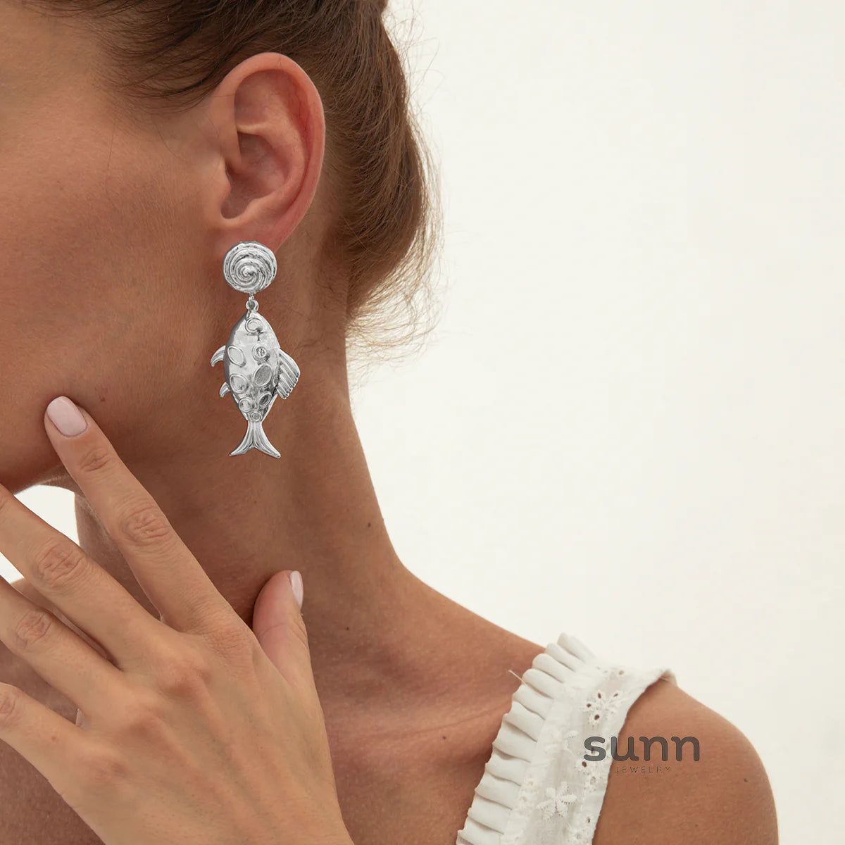 Skylin Fish Thread Stud Earrings
