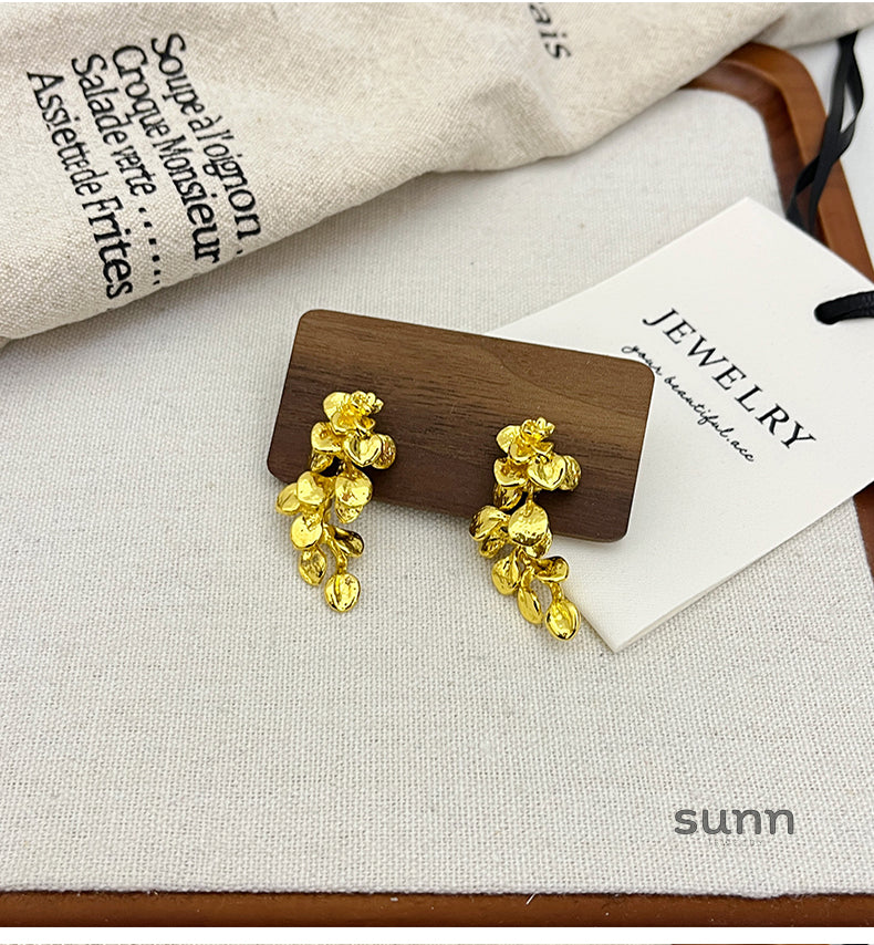Skylynn Gilt Leaf Drop Earrings [NJ70KA3N]