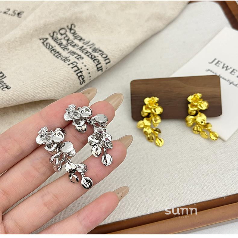 Skylynn Gilt Leaf Drop Earrings [ZLR8VRIZ]