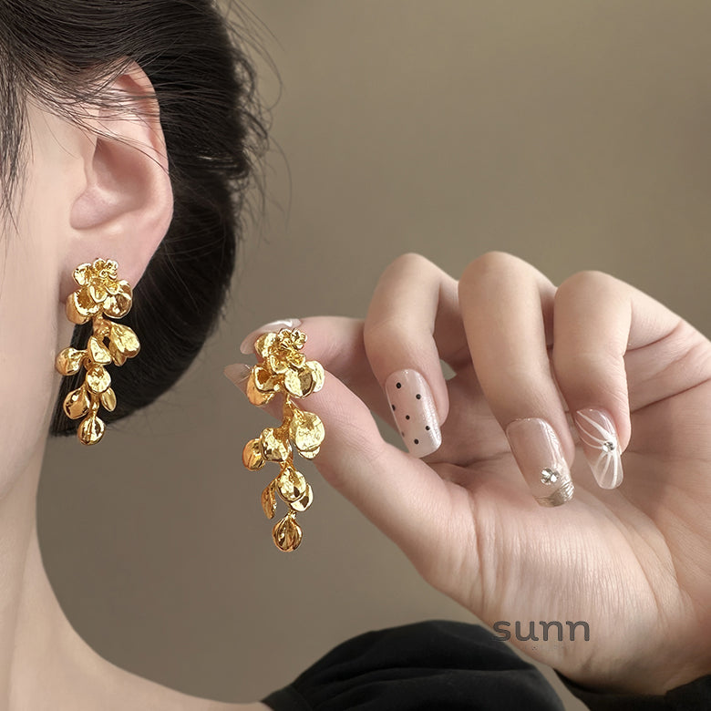 Skylynn Gilt Leaf Drop Earrings [8ZP2Z87H]