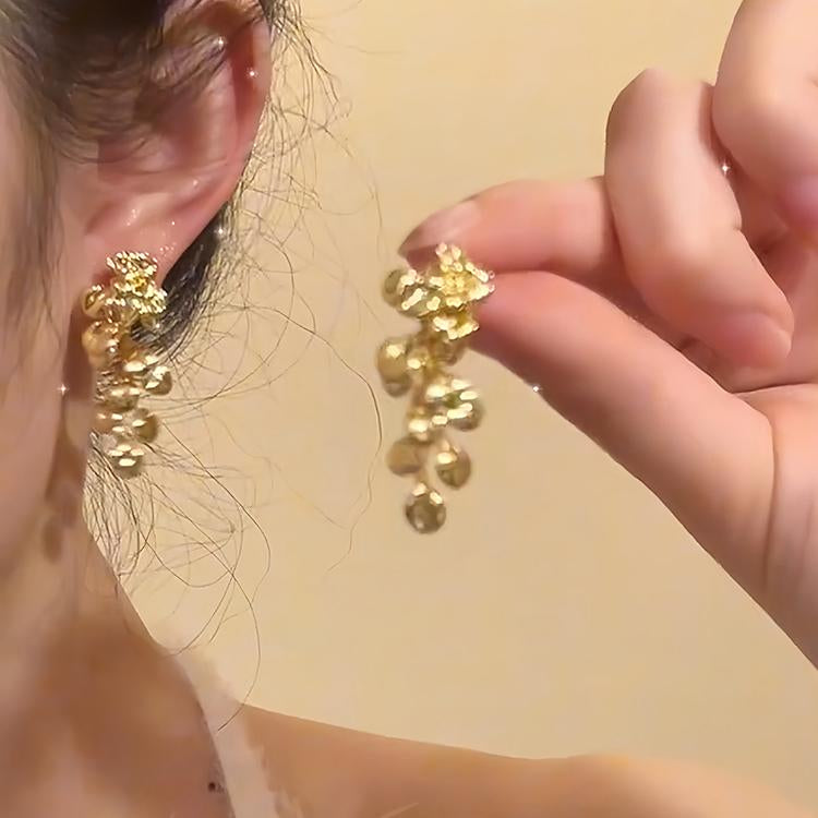 Skylynn Gilt Leaf Drop Earrings [XJ7S2HM3]