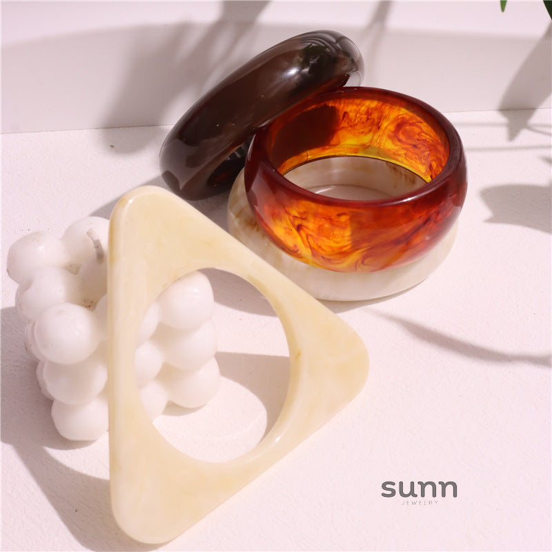 Sloane Resin Triangle Bracelet [2ESGZ3ZR]