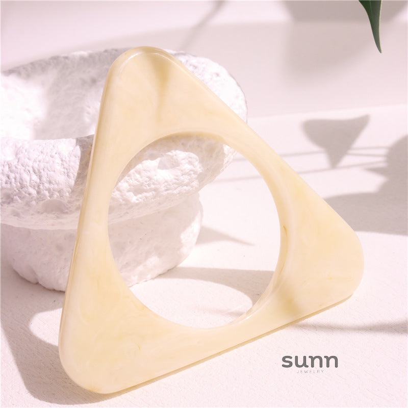 Sloane Resin Triangle Bracelet [M6TOAAM1]