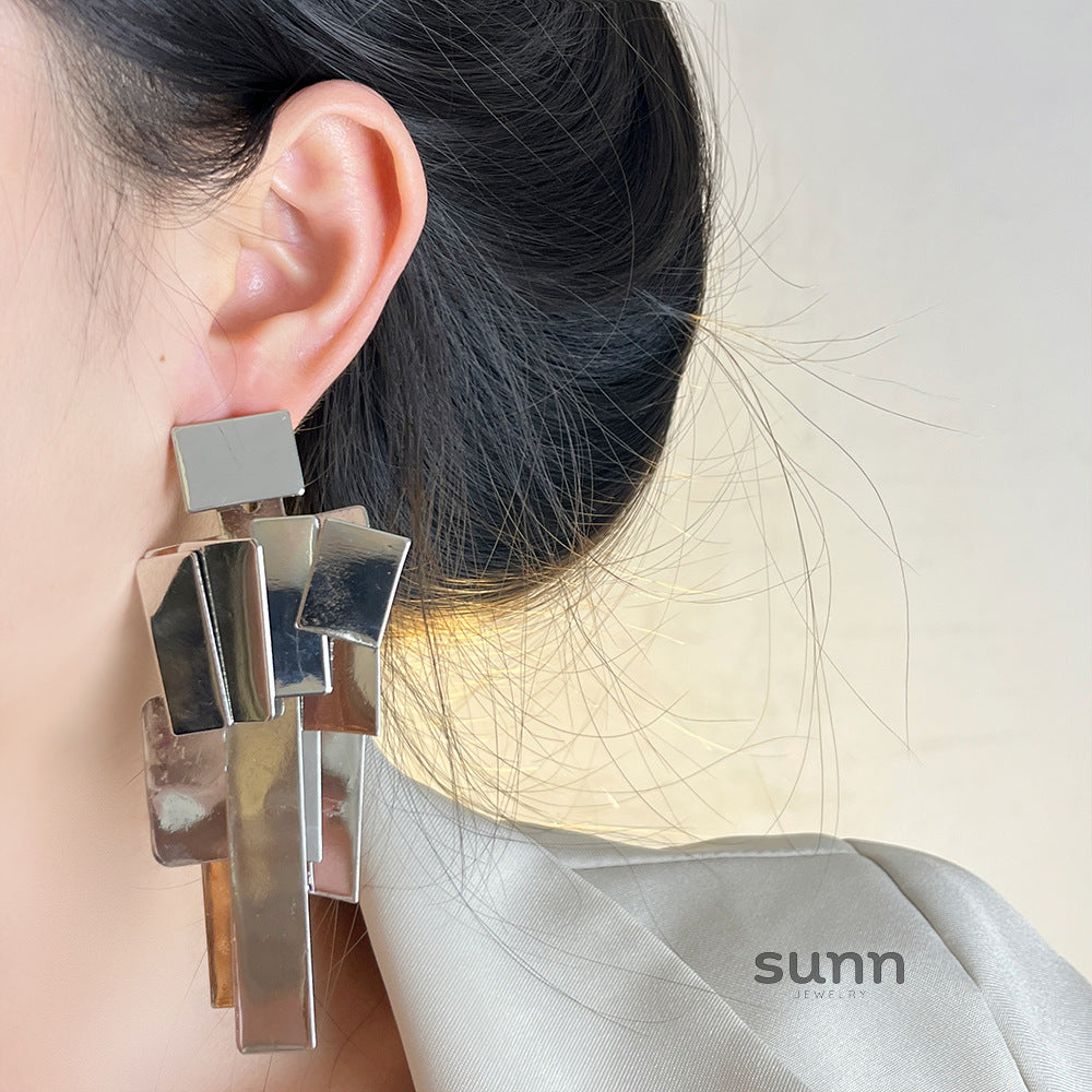 Sofiya Geometric Tassel Earrings [9KAREAVT]