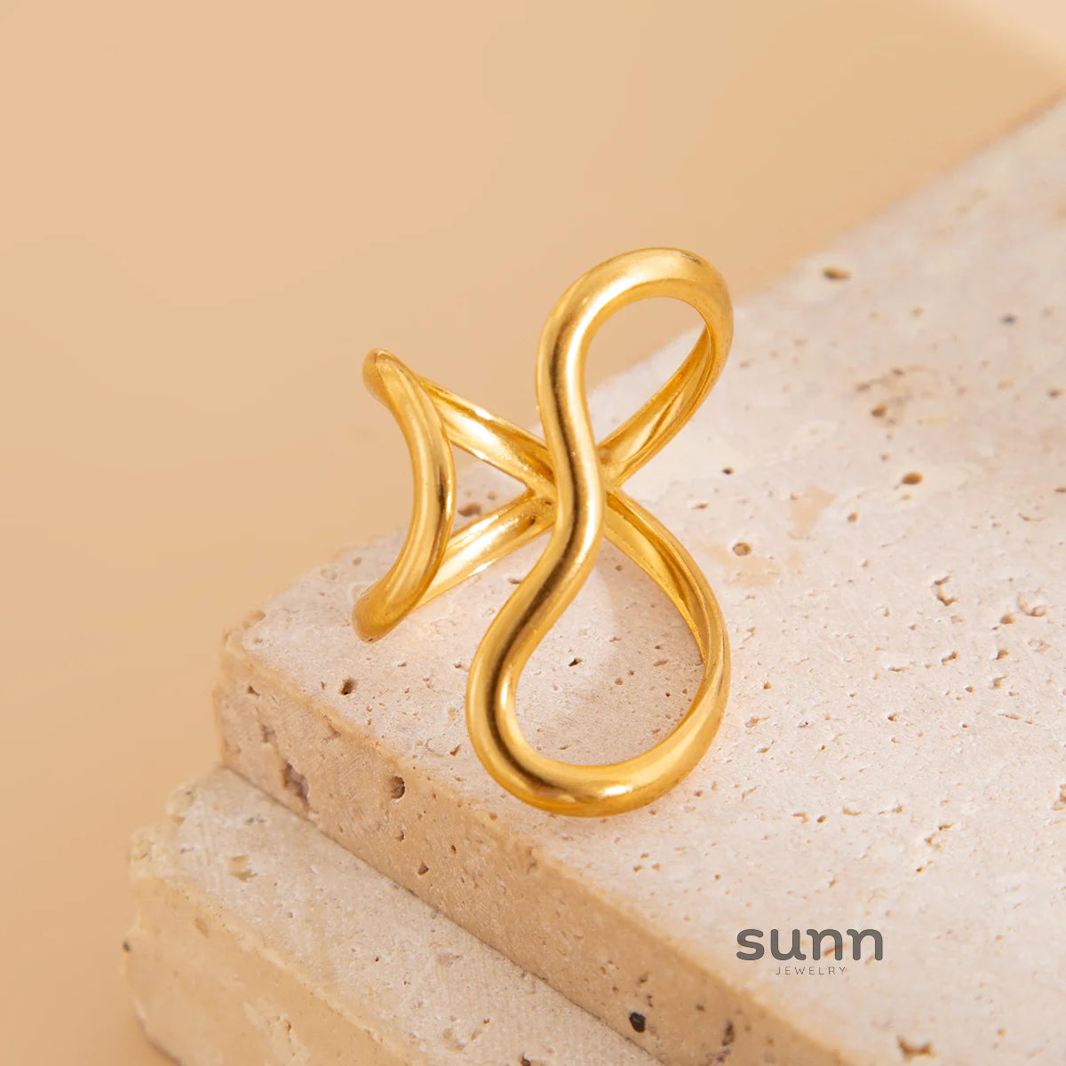 Soliana Abstract Line Ring