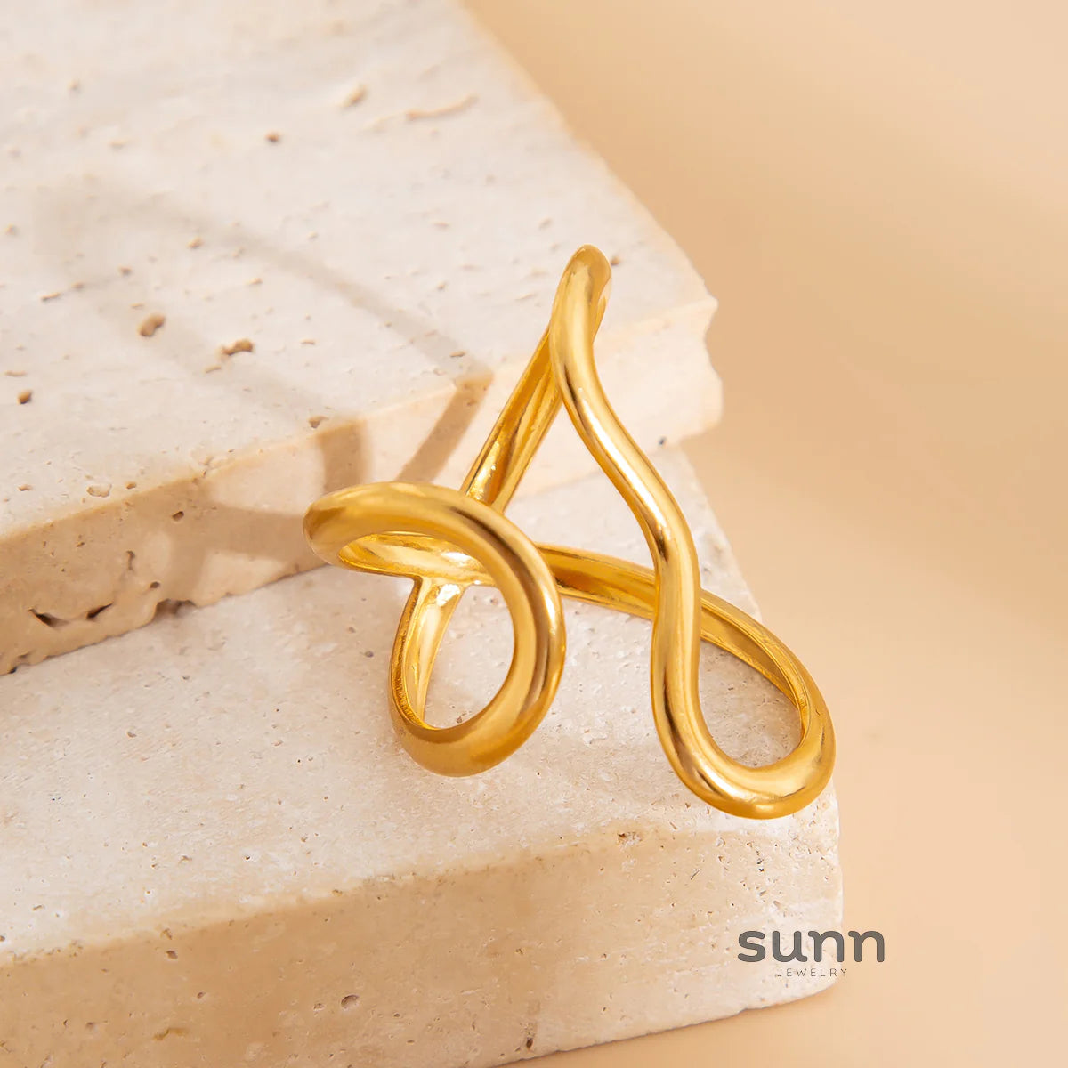 Soliana Abstract Line Ring