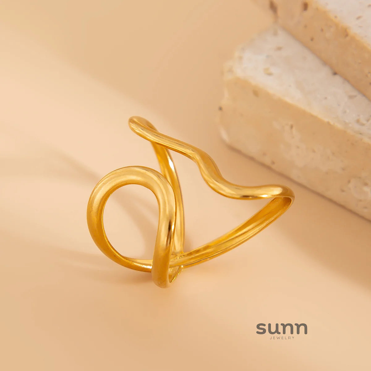 Soliana Abstract Line Ring