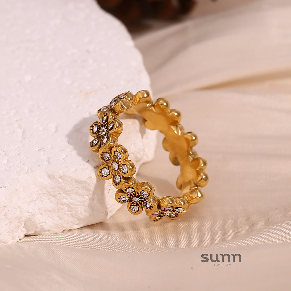 Sonja Diamond Daisy Ring [MI79CUK6]