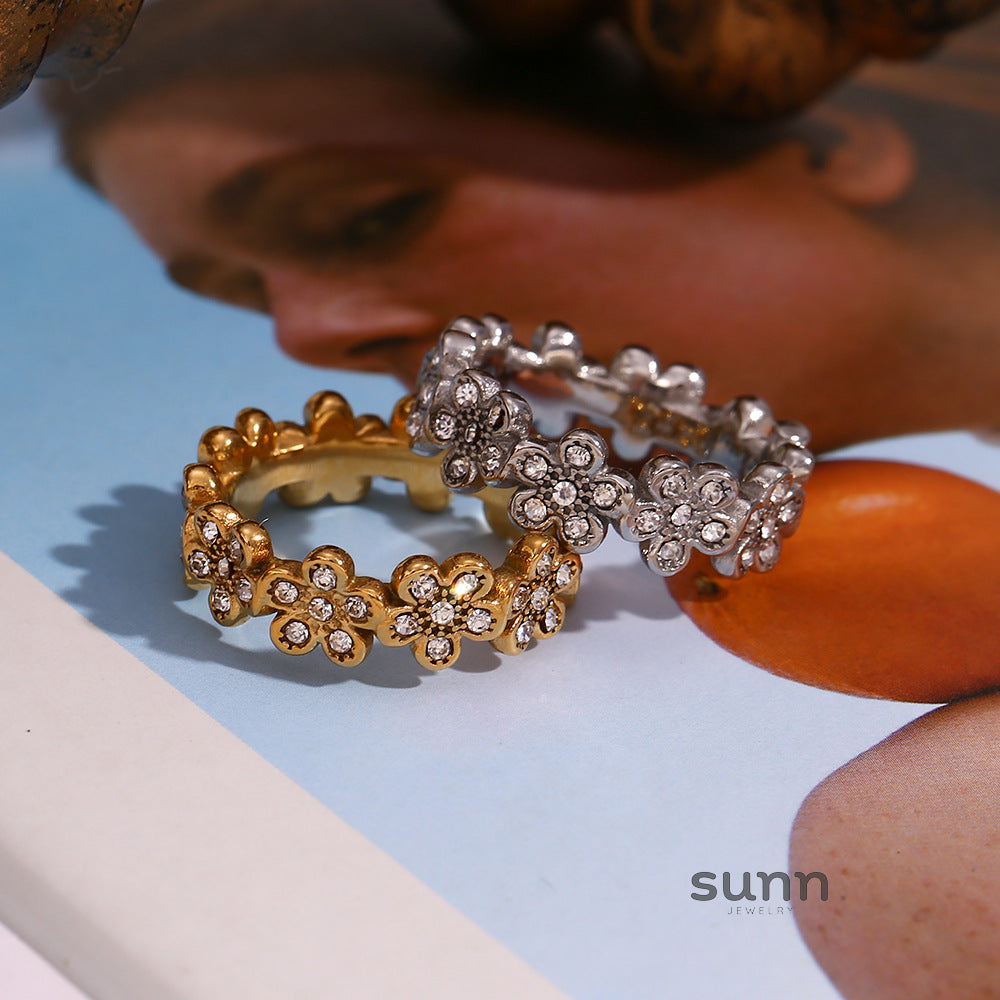 Sonja Diamond Daisy Ring [RKT3GTLQ]
