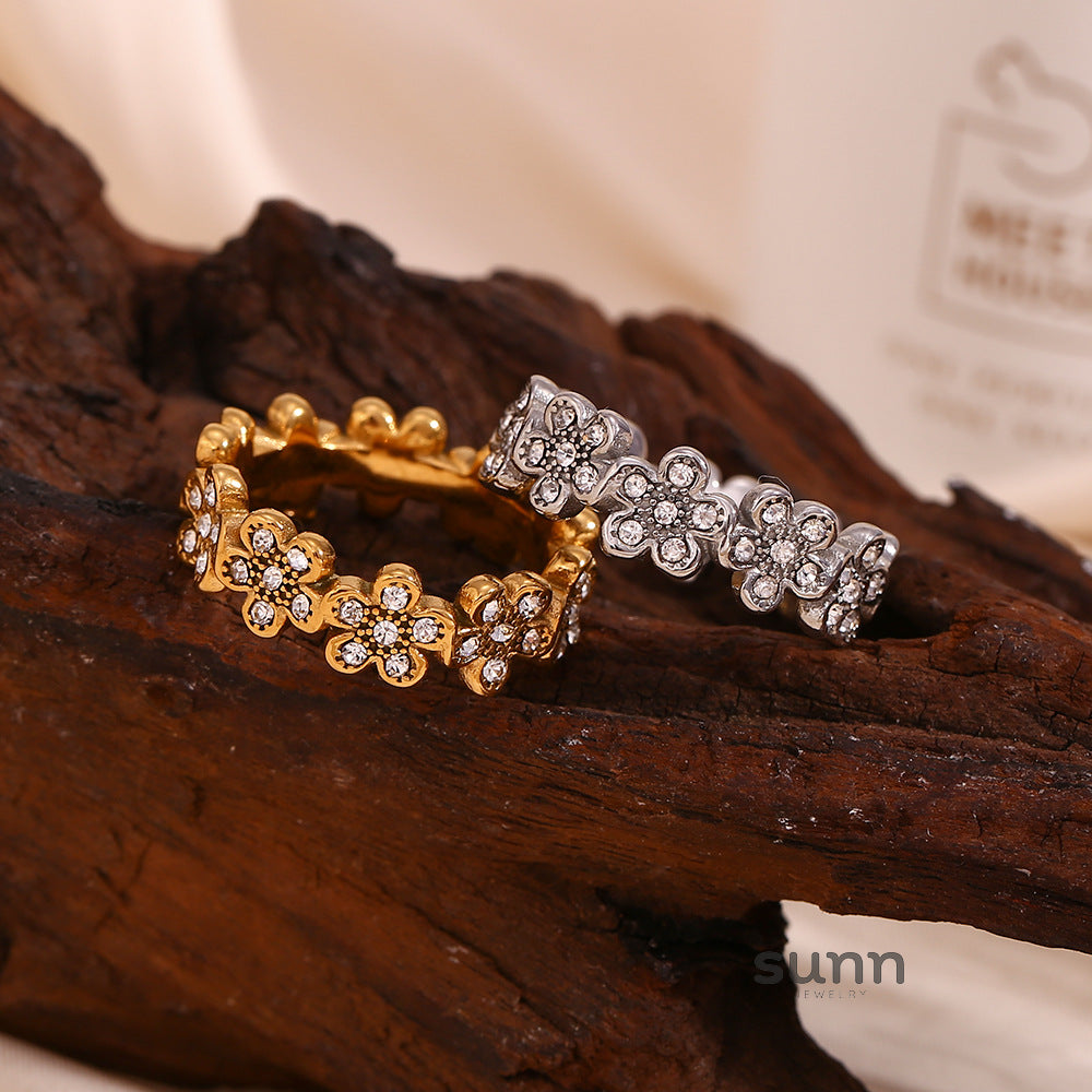 Sonja Diamond Daisy Ring [QU87TXA7]