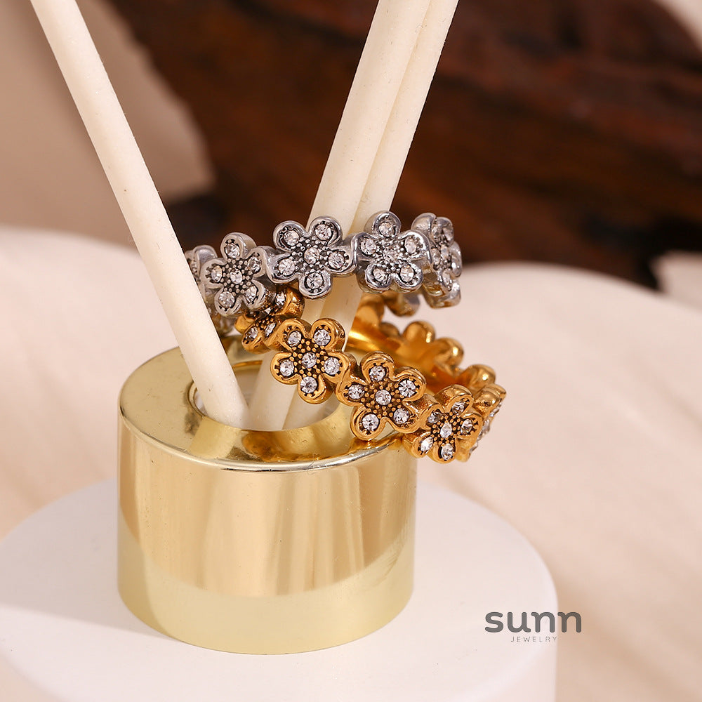 Sonja Diamond Daisy Ring [TT33J2UP]