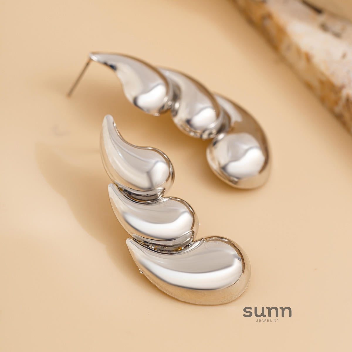 Sonora Glossy Drop Earrings [GDWPDTF3]