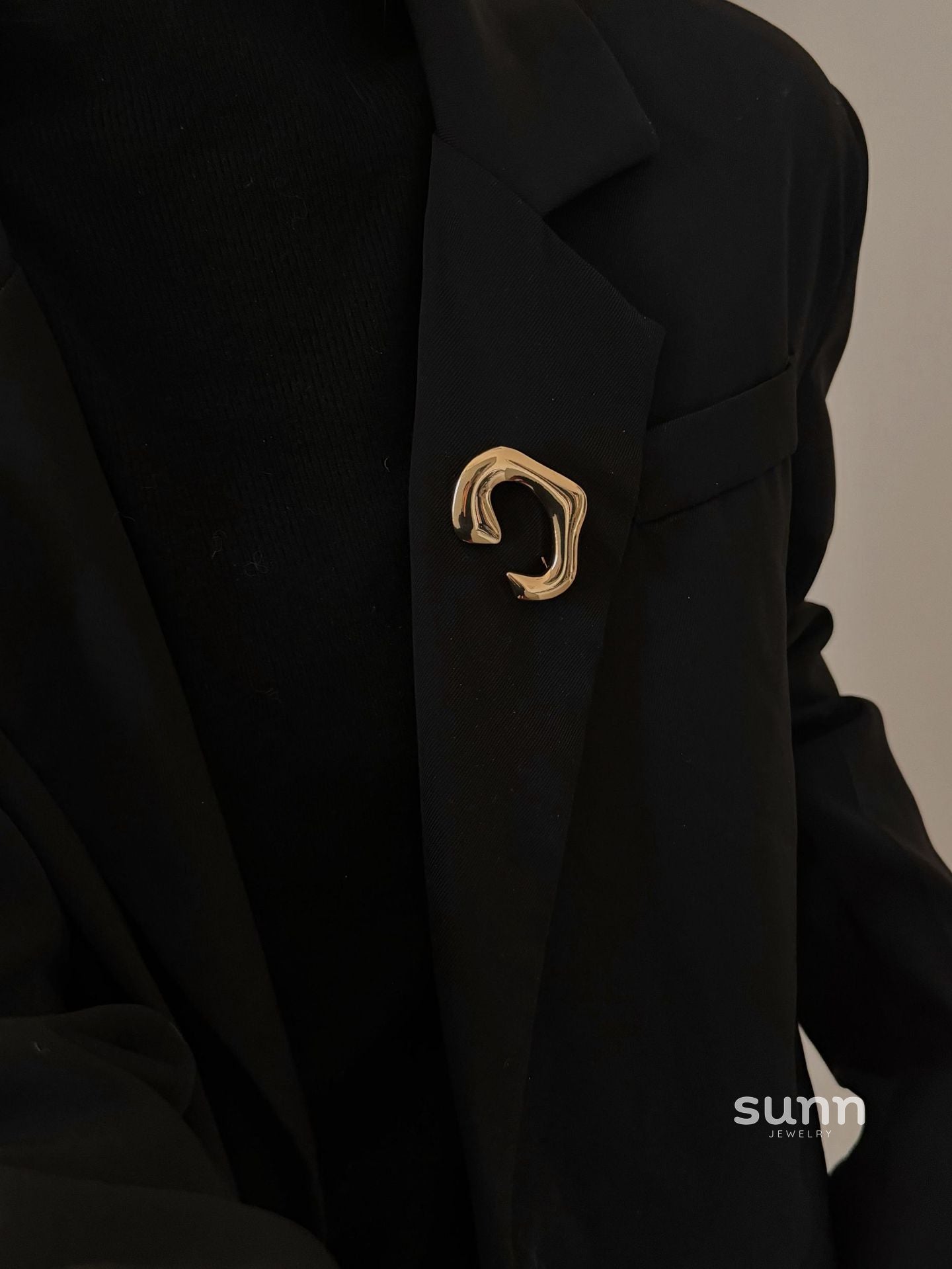 Soraya Abstract Metal Brooch [0OTESASO]