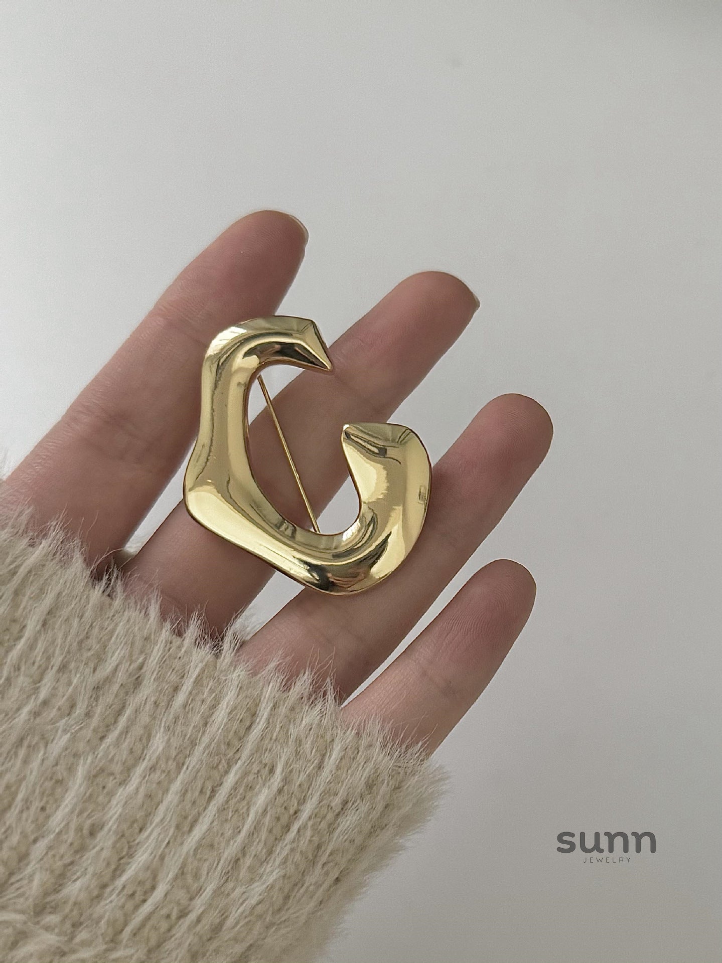 Soraya Abstract Metal Brooch [UY99E8KD]