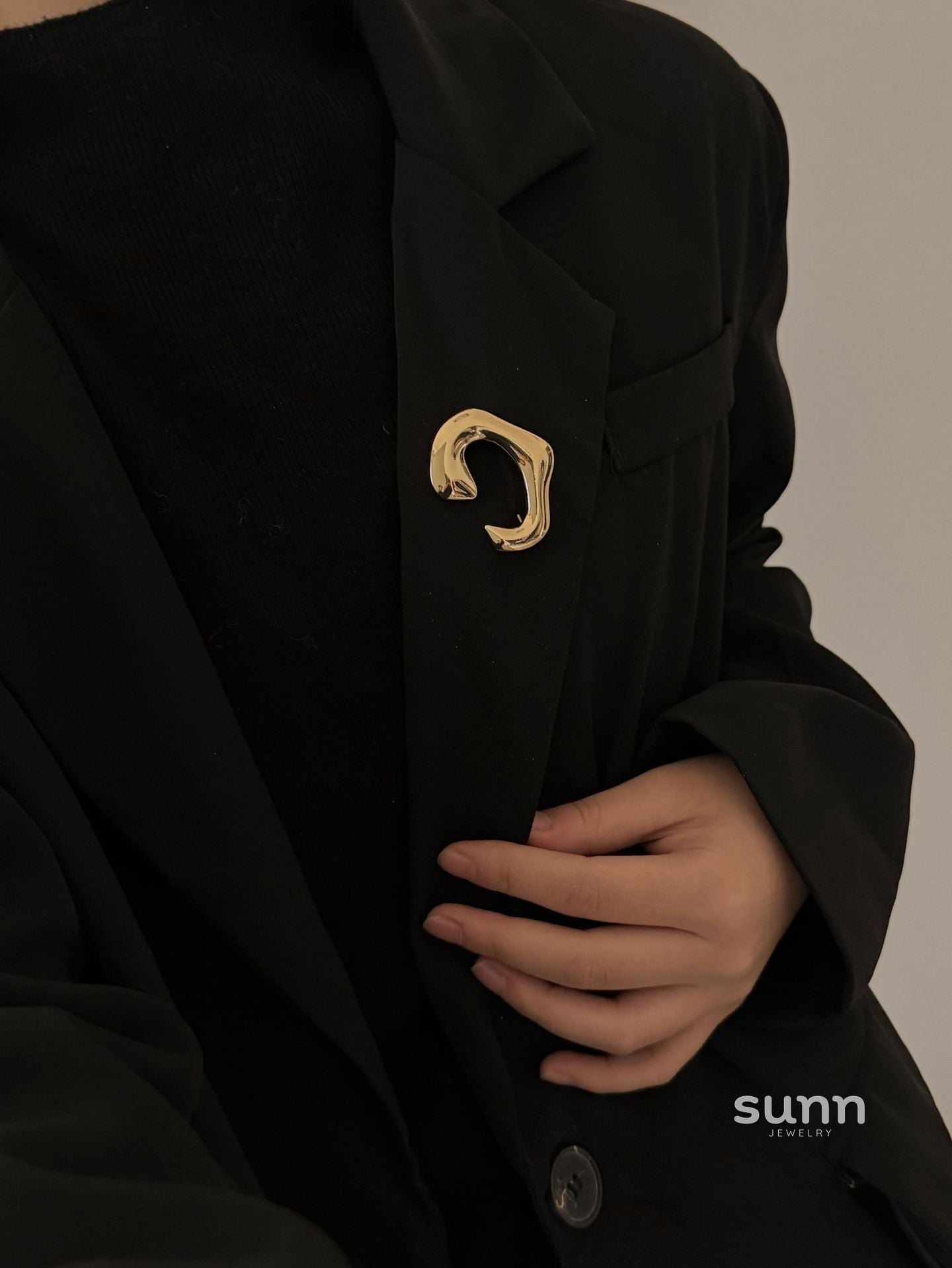 Soraya Abstract Metal Brooch [UZ4BCNYJ]