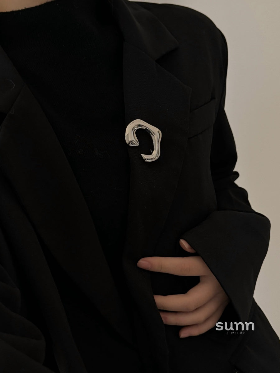 Soraya Abstract Metal Brooch [X9FMH6FN]