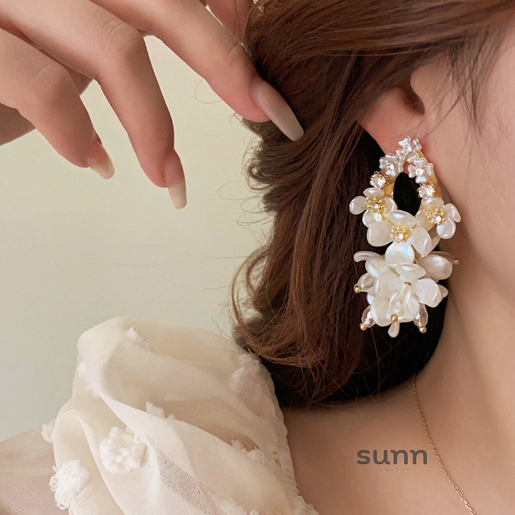 Suhani Floral Statement Earrings [FLWLH4MX]