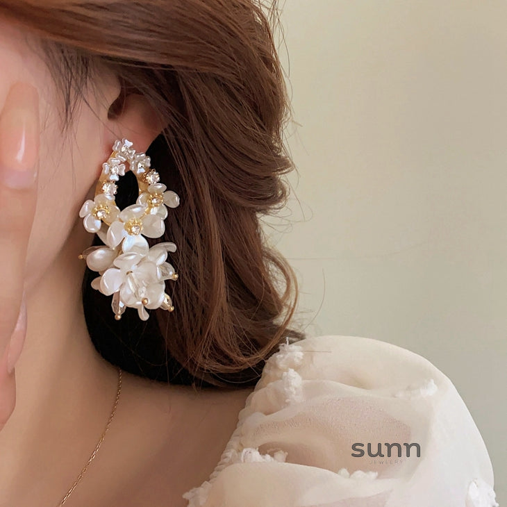 Suhani Floral Statement Earrings [J7ZFX152]