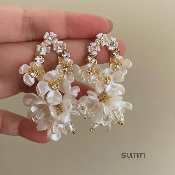 Suhani Floral Statement Earrings [GAUJX9U5]