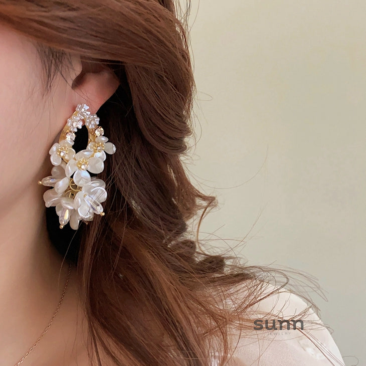 Suhani Floral Statement Earrings [ENZRTX3W]