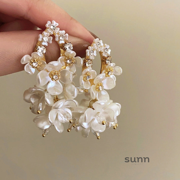 Suhani Floral Statement Earrings [WKAL5LSB]