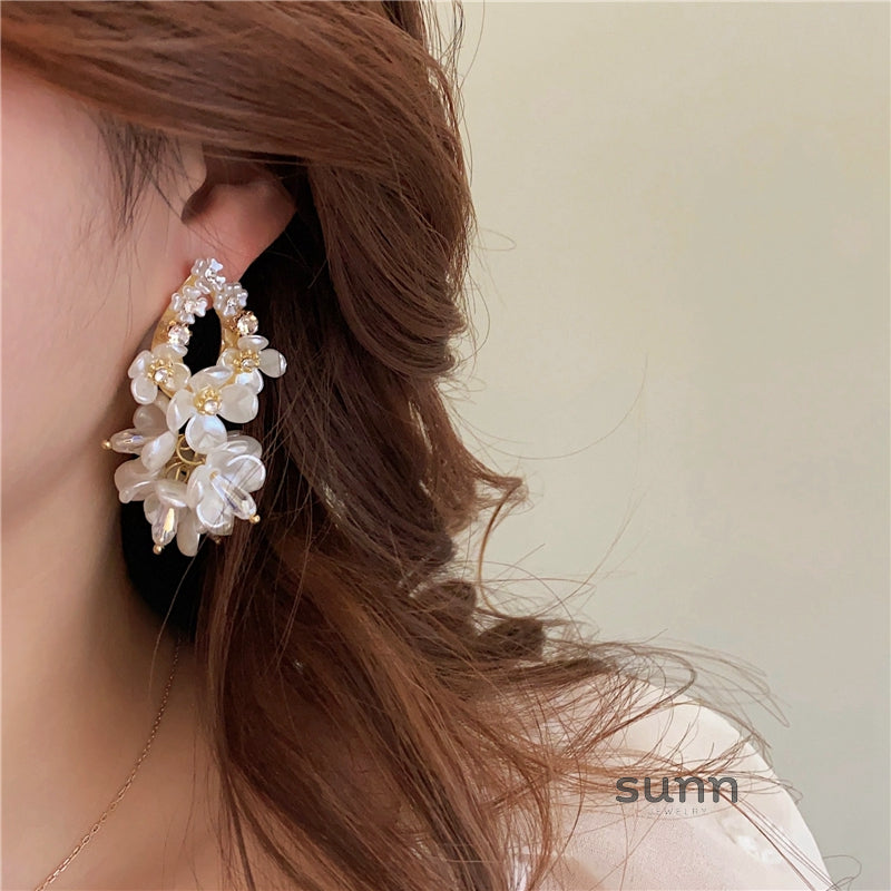 Suhani Floral Statement Earrings [R3ZOW3R7]