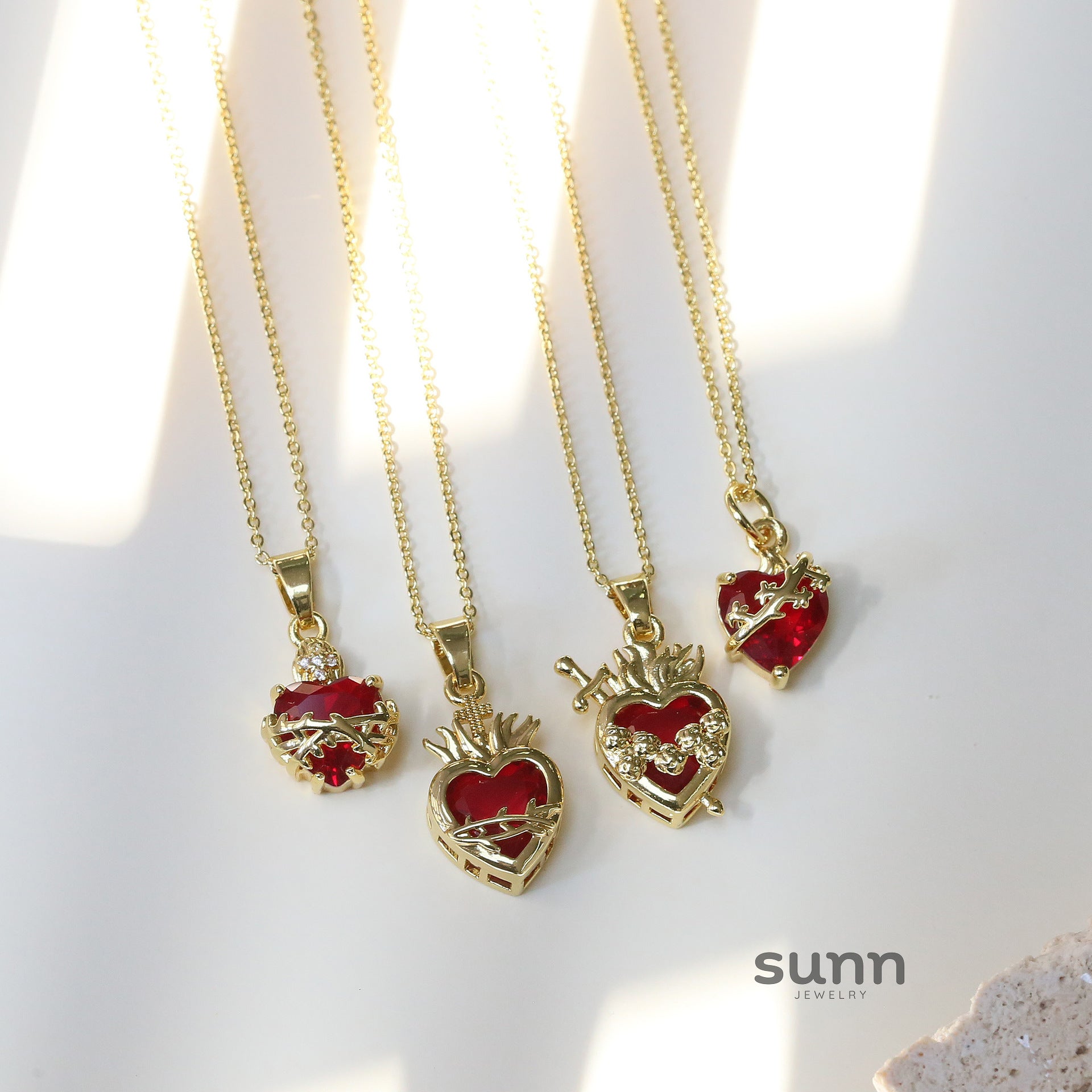 Suhani Sacred Heart Pendant Necklace [DZAEQR01]