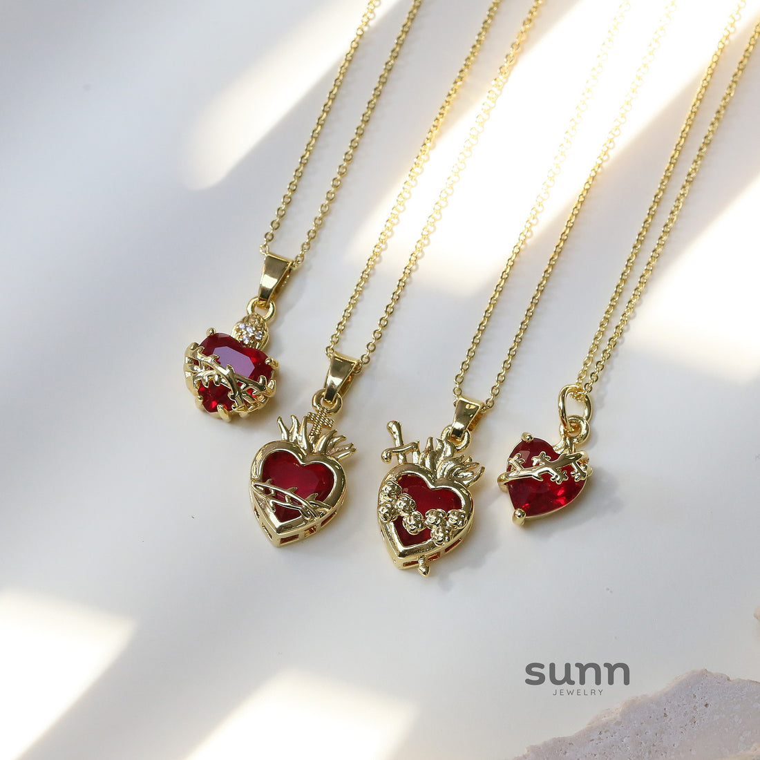 Suhani Sacred Heart Pendant Necklace [GURPYWWG]
