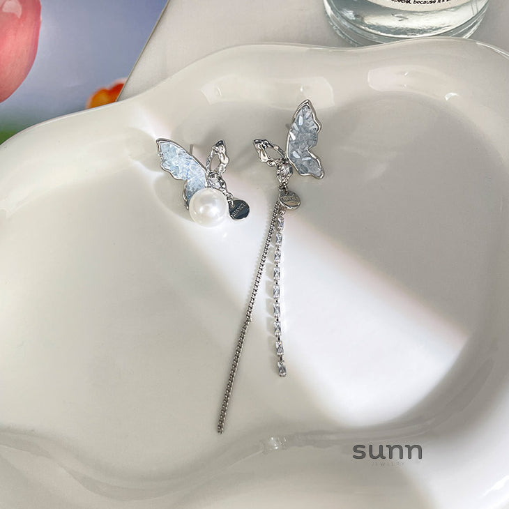 Sunnie Butterfly Crystal Drop Earrings [8D4DFJXL]