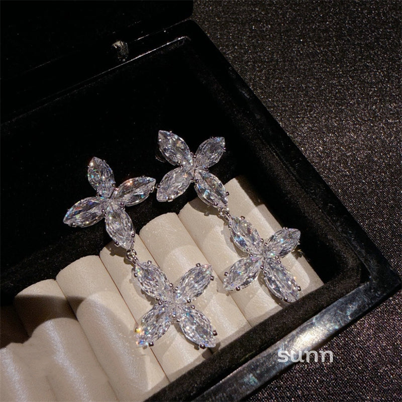 Suri Elegant Butterfly Earrings [ZXO7MADU]