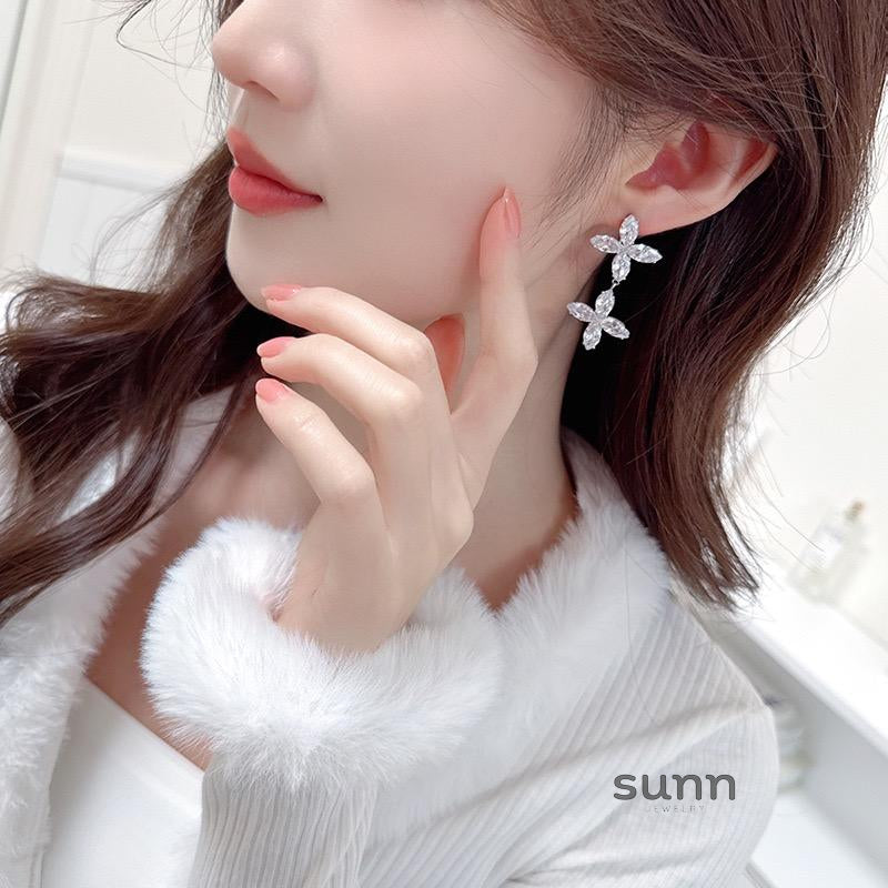 Suri Elegant Butterfly Earrings [G8M3QV02]