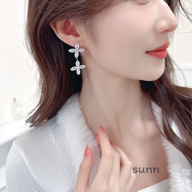 Suri Elegant Butterfly Earrings [HWW14IPX]