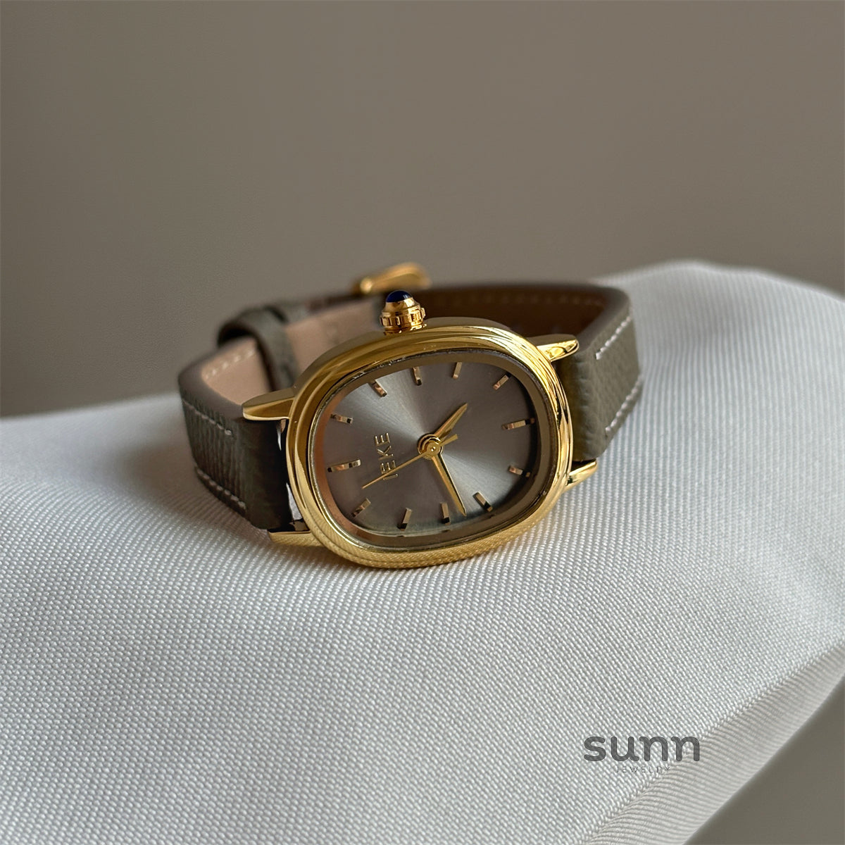 Sury Retro Oval Strap Watch [OTU749FQ]