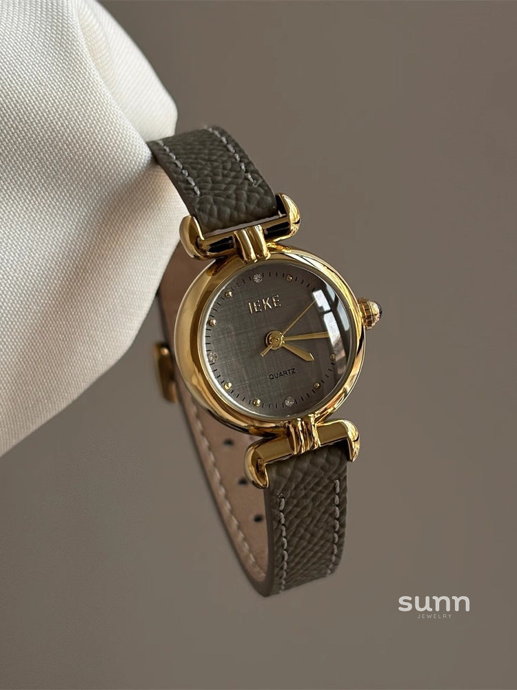 Sury Retro Oval Strap Watch [65FI0BPR]