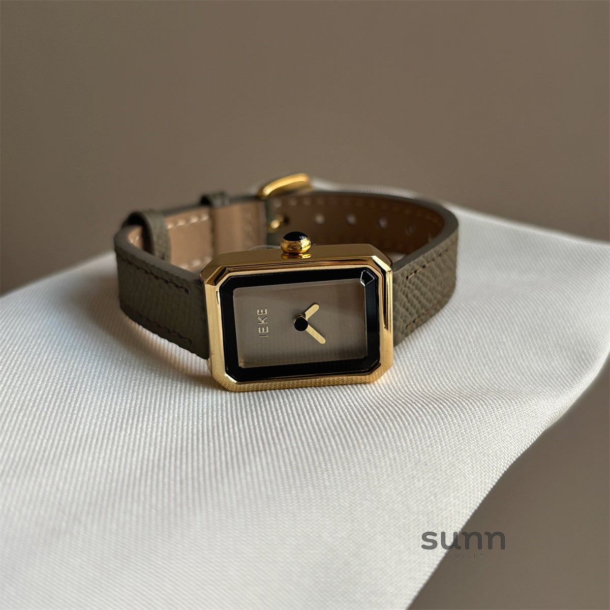 Sury Retro Oval Strap Watch [8Y454Y3L]