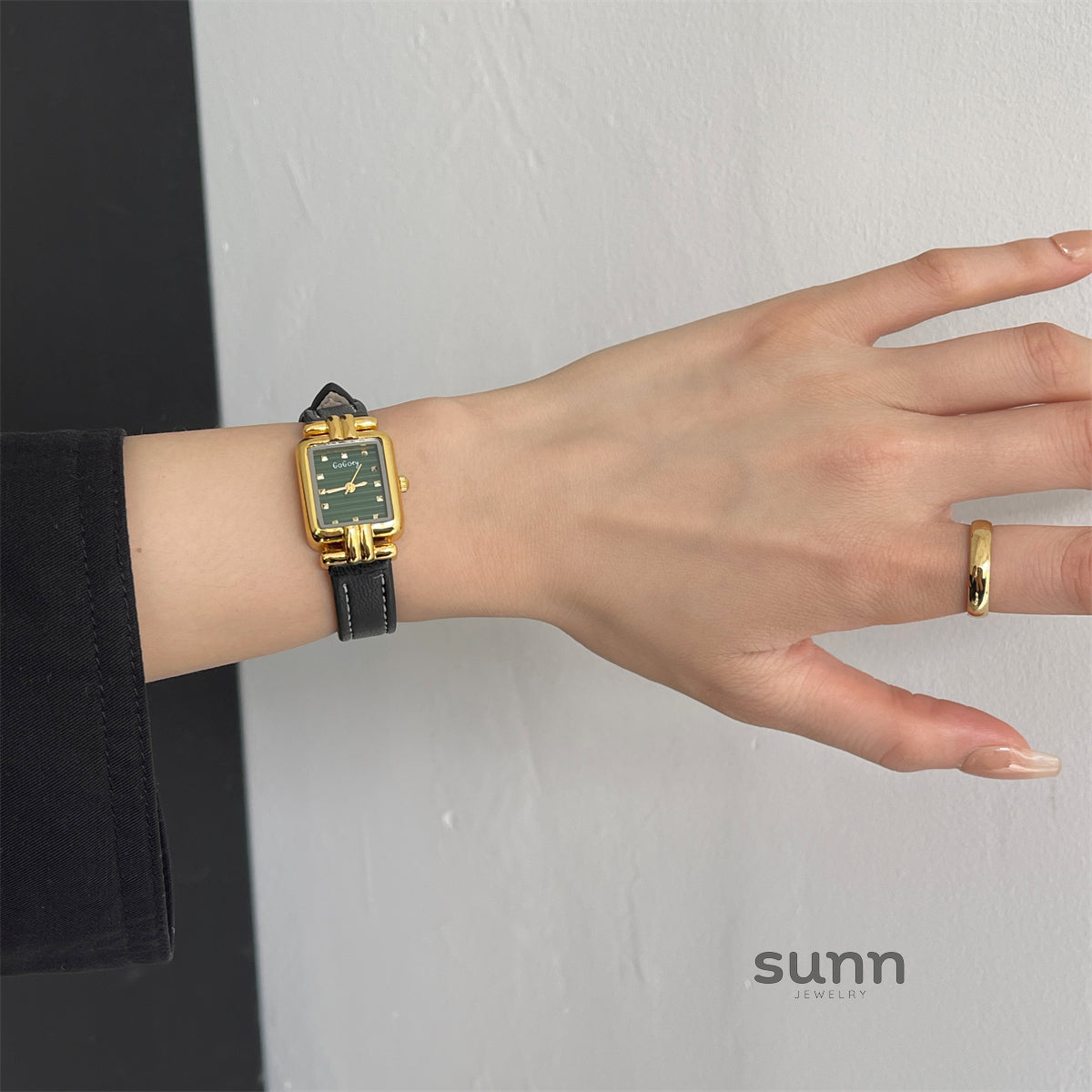 Susanna Vintage Leather Watch [54LAG61T]