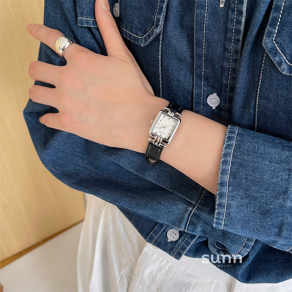 Susanna Vintage Leather Watch [JVUVPTAB]