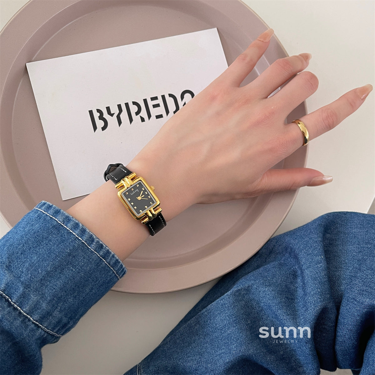Susanna Vintage Leather Watch [HK34X9NJ]