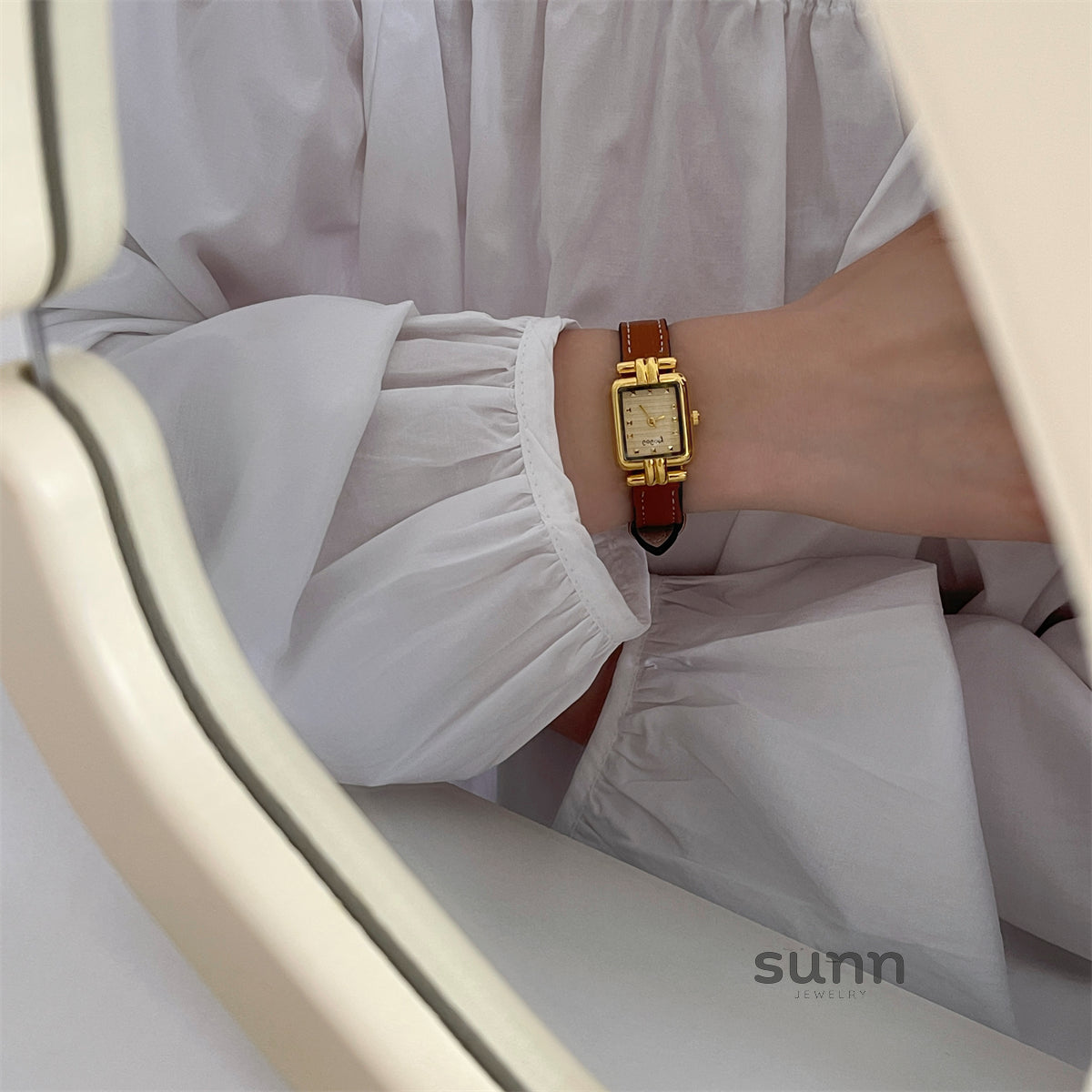 Susanna Vintage Leather Watch [JBE0V7JD]