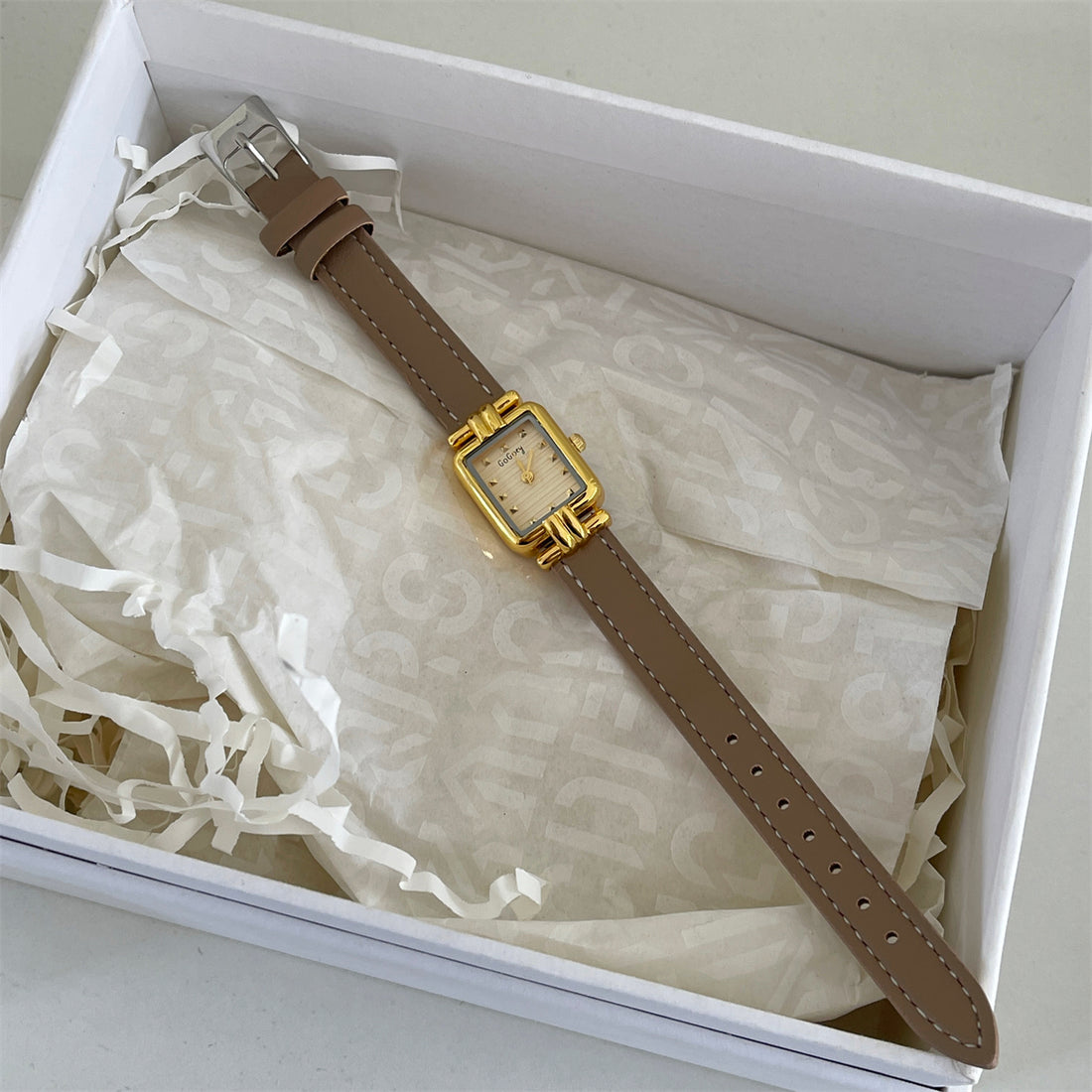 Susanna Vintage Leather Watch [8JT2VMMO]