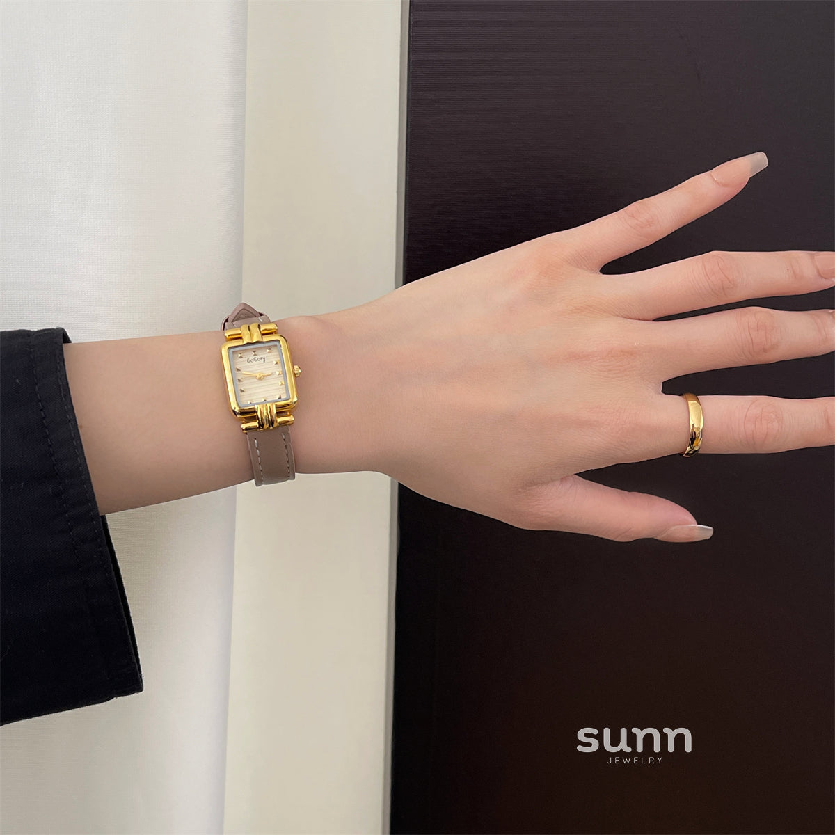 Susanna Vintage Leather Watch [E4ORUB0S]