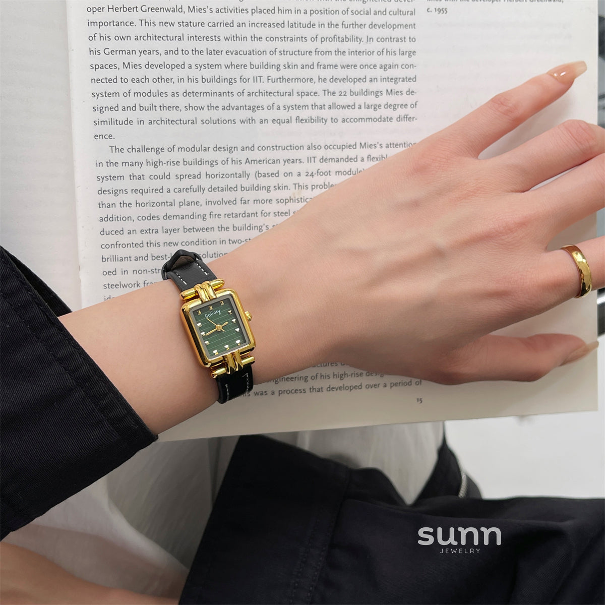 Susanna Vintage Leather Watch [BKUG6BV5]