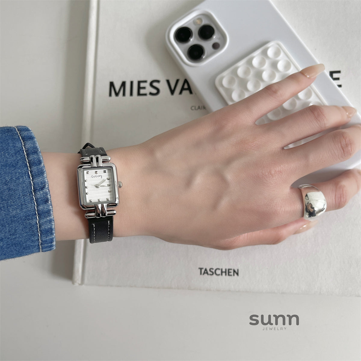 Susanna Vintage Leather Watch [RC3S59NT]