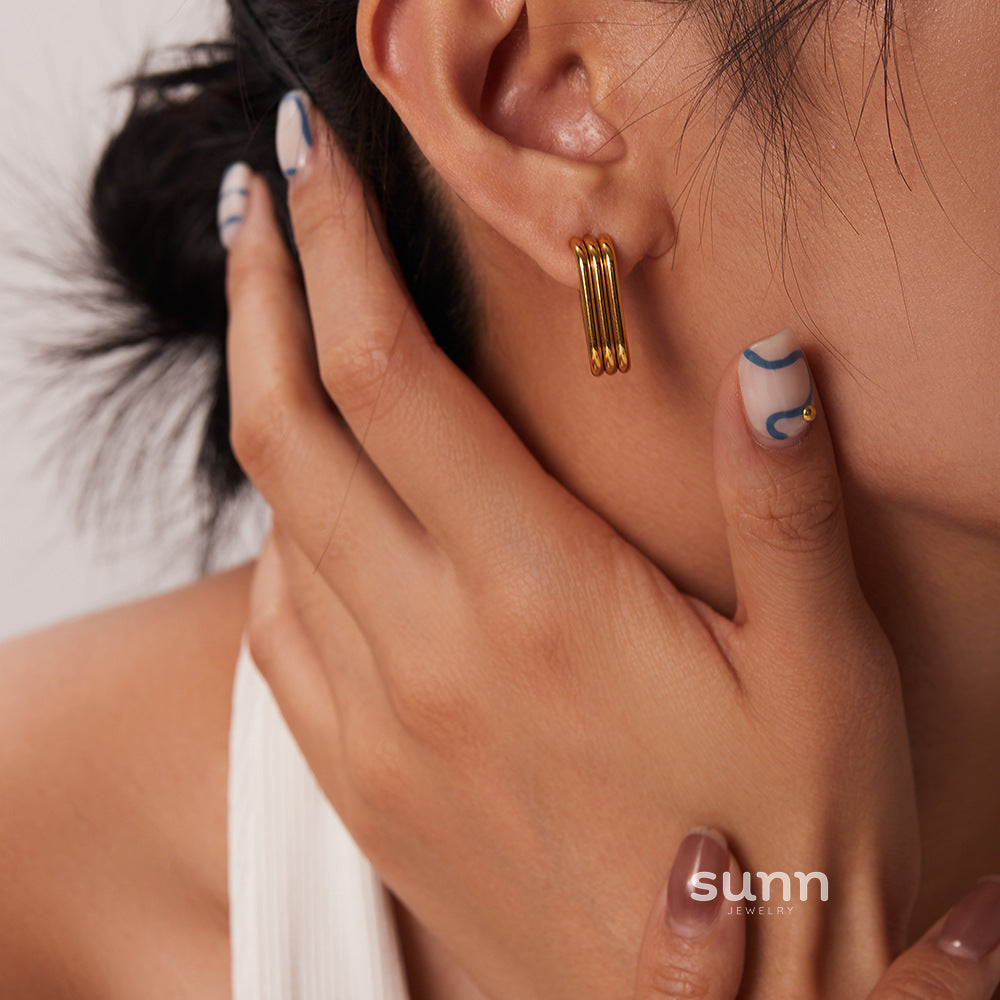 Swara Intertwined Hoop Earrings [G2DTLZYQ]