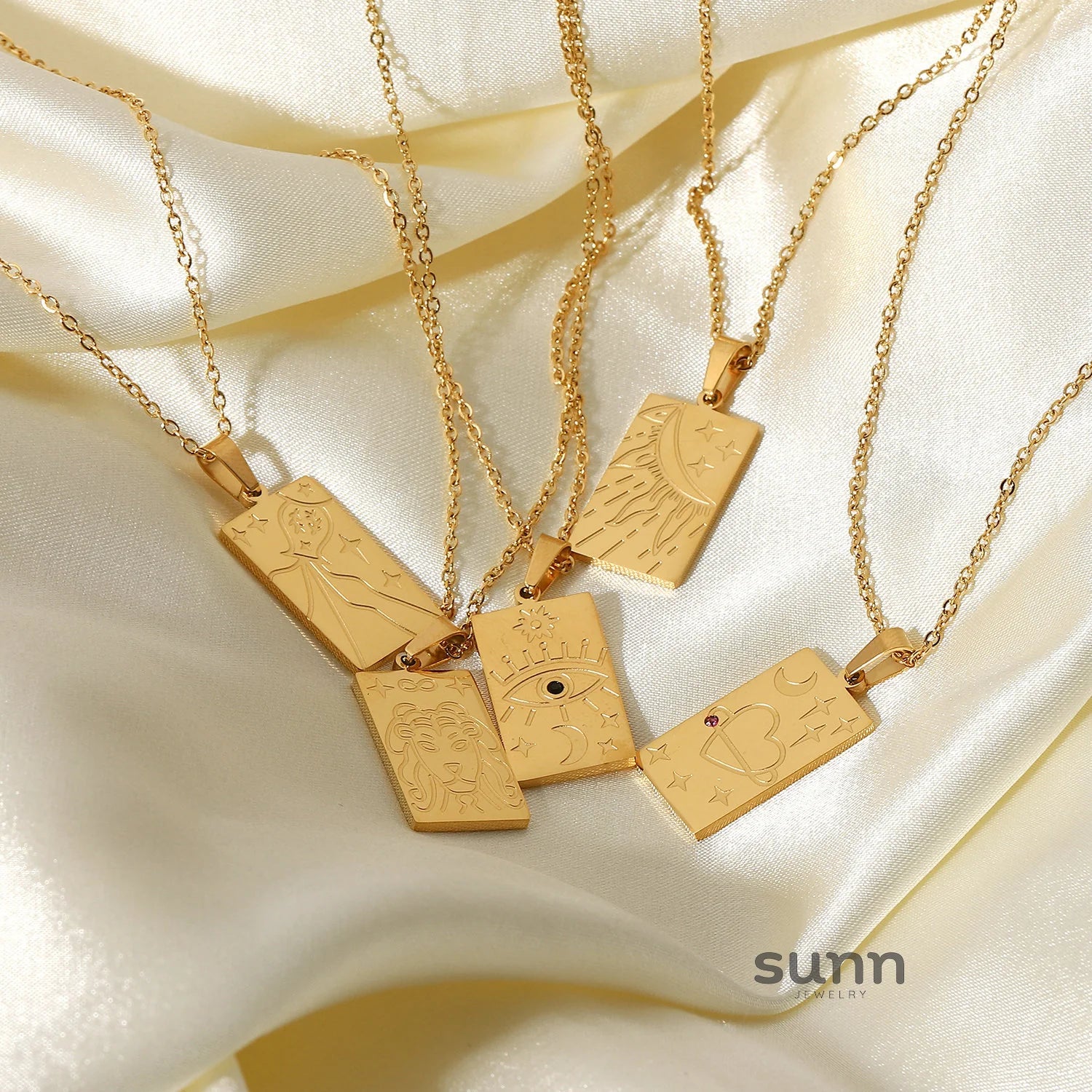 Syriah Gold Star Eye Necklace